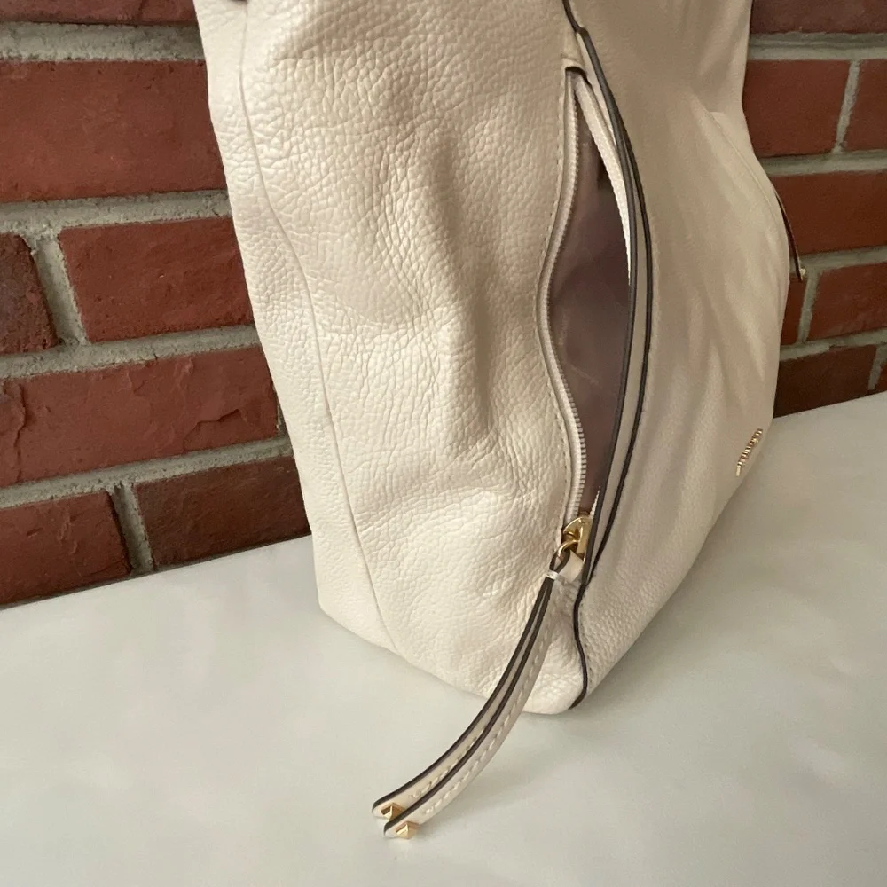 NWT Michael Kors Evie Light Cream Leather Hobo Shoulder Bag NEW